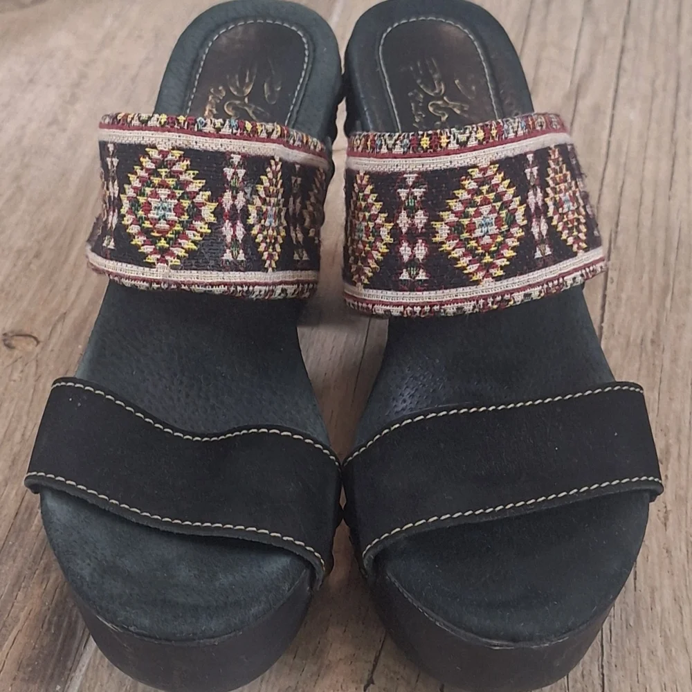 Sbicca Suede Embroidered Black Platform Clogs/ Sandals Sz. 41 (10/10.5)